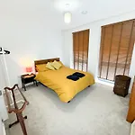 Stokes Croft - Whole Apartment - City Centre - Serviced Accommodation Bs1